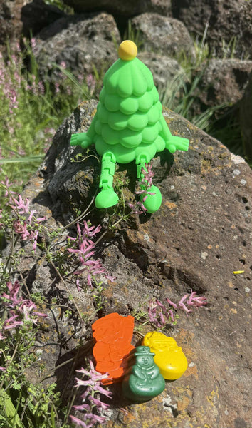 3D Printed Christmas Tree with 3 Christmas Crayons