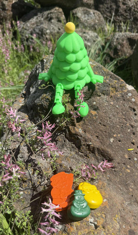 3D Printed Christmas Tree with 3 Christmas Crayons