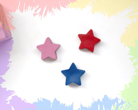 3 small star-shaped crayons